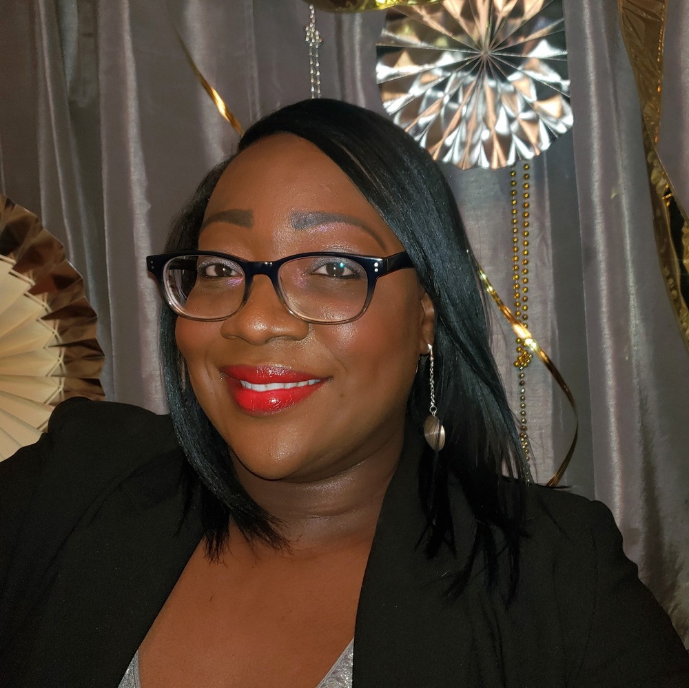 Meet your Posher, Larissa